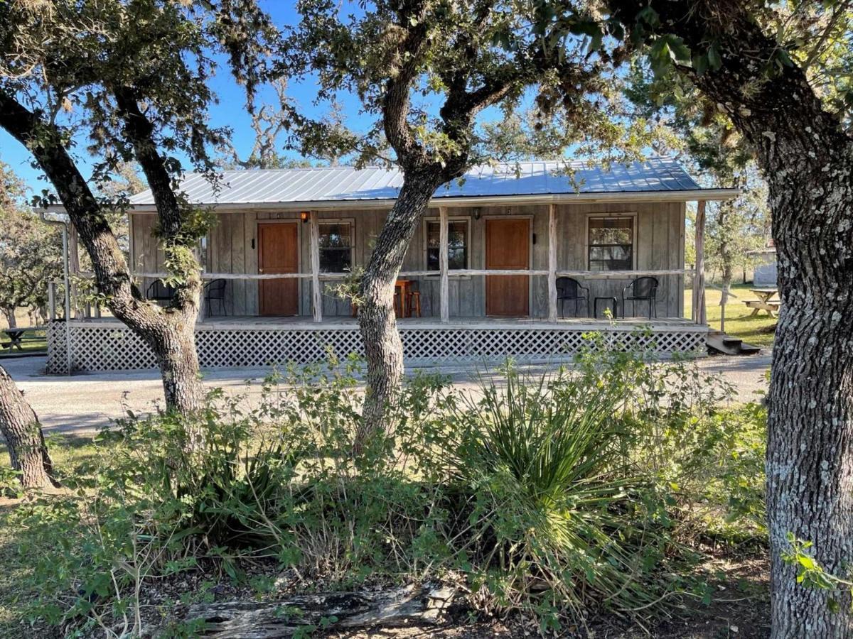 Tarpley West 1077 Guest Ranch - Retreat B&B 외부 사진