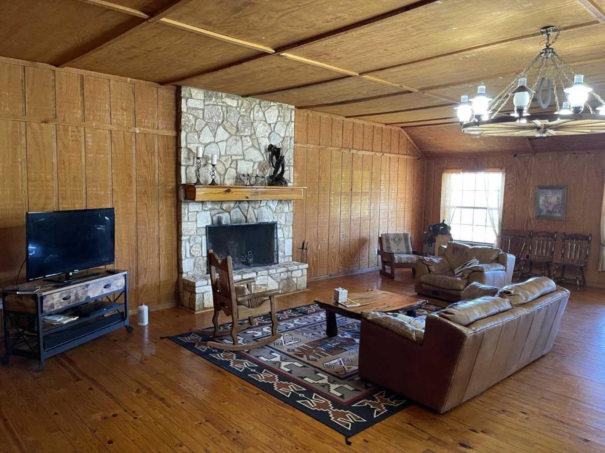Tarpley West 1077 Guest Ranch - Retreat B&B 외부 사진