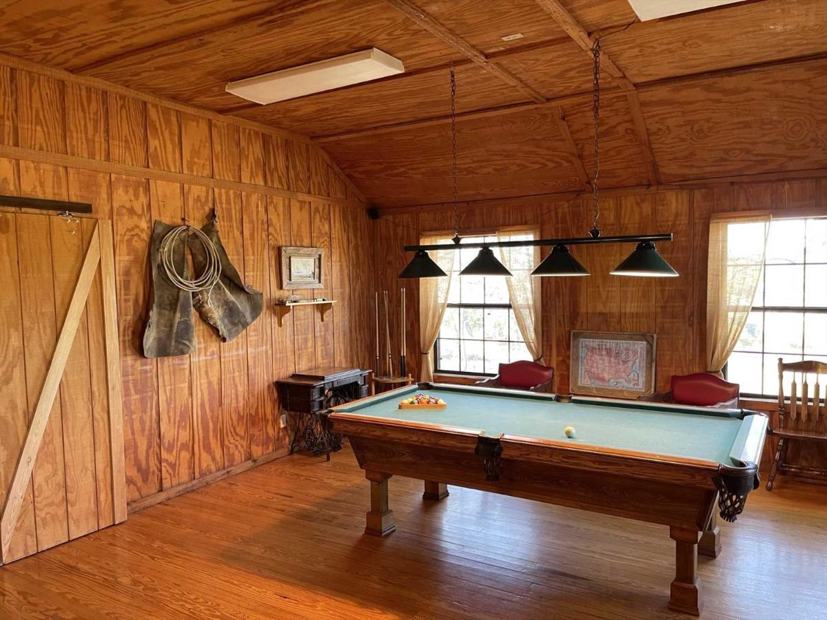 Tarpley West 1077 Guest Ranch - Retreat B&B 외부 사진