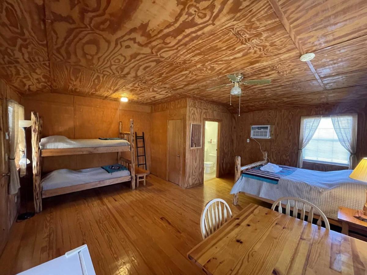 Tarpley West 1077 Guest Ranch - Retreat B&B 외부 사진