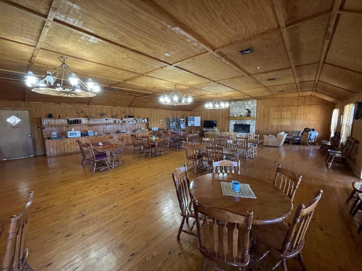Tarpley West 1077 Guest Ranch - Retreat B&B 외부 사진
