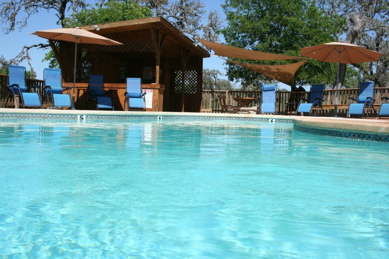Tarpley West 1077 Guest Ranch - Retreat B&B 외부 사진